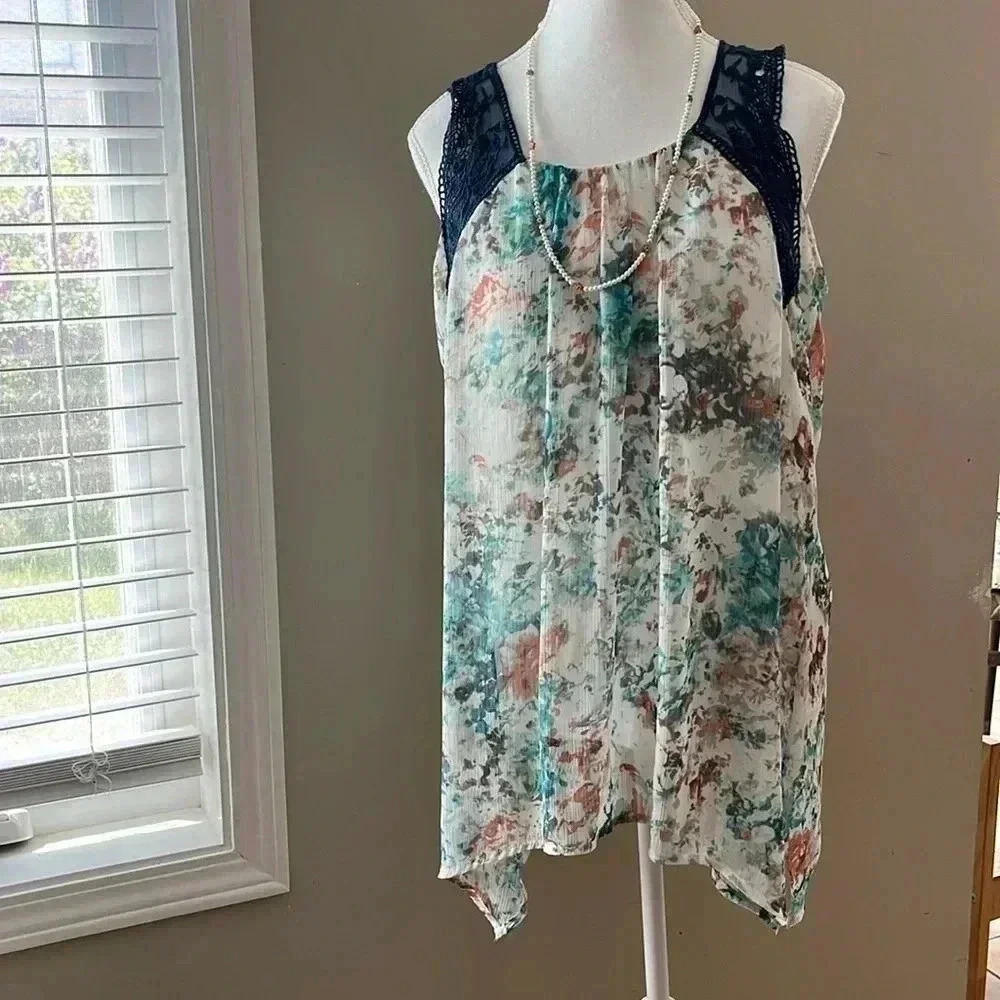 ❤️2/$40❤️[L]Edit byJeanne Beker Lined Floral Tank Top Embroidered Shoulder